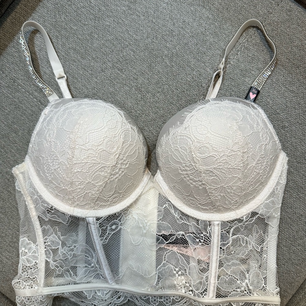Victoria’s Secret Elegant Lace Bustier in Cream